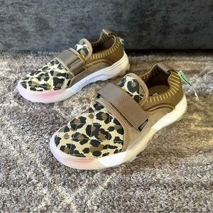 NWT Vans ComfyCush Stretch Slip On Leopard Print Velcro Shoes